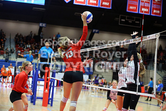 Hoisington vs Neodesha Pool Play at the 3A State Volleyball Tournament
