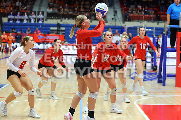 Hoisington vs Neodesha Pool Play at the 3A State Volleyball Tournament